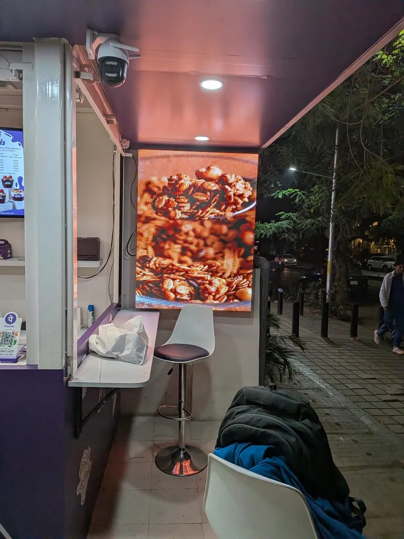 PixelSpot outdoor P2.5 LED wall in portrait format beside the Açaí Theory counter in Indiranagar, Bengaluru, facing the pavement at night